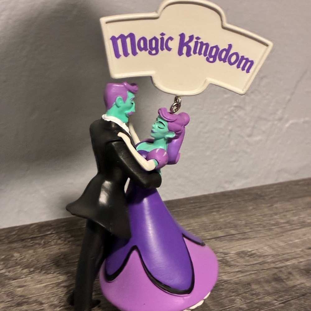 Mickeys Haunted Mansion Ghost Not So Scary Halloween Party Ornament